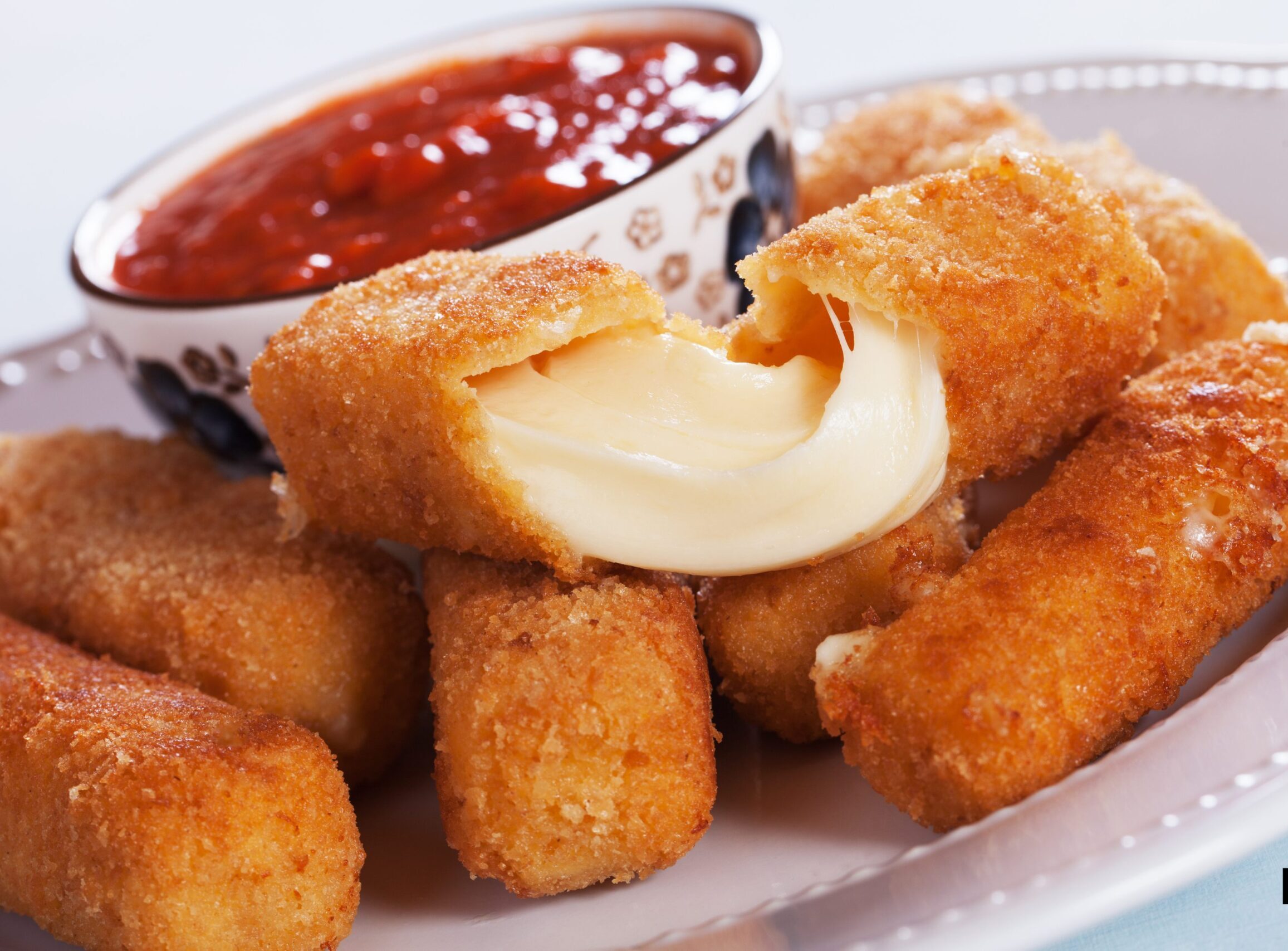 Crispy Low Carb Gluten-Free Mozzarella Sticks